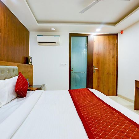 Hotel Grand Qubic Near Delhi Airport 新德里 外观 照片