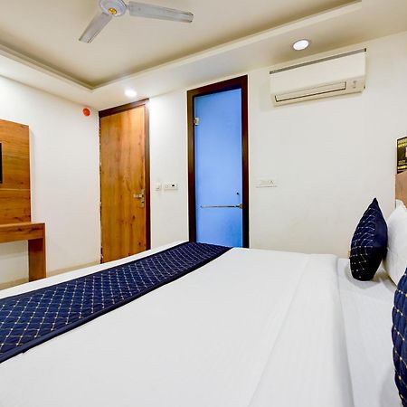 Hotel Grand Qubic Near Delhi Airport 新德里 外观 照片