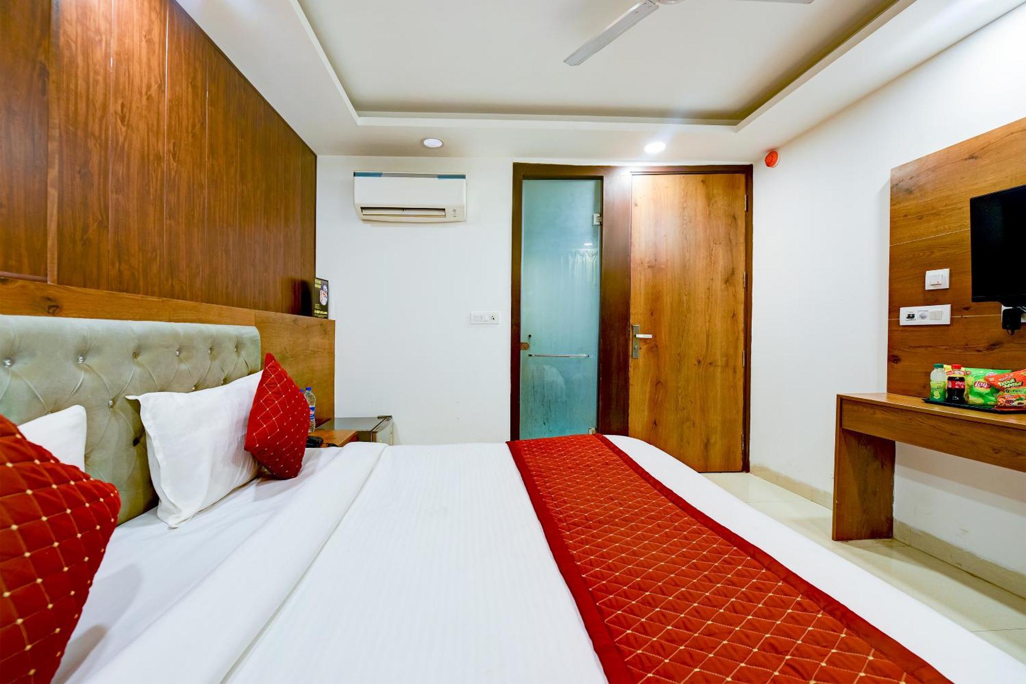 Hotel Grand Qubic Near Delhi Airport 新德里 外观 照片