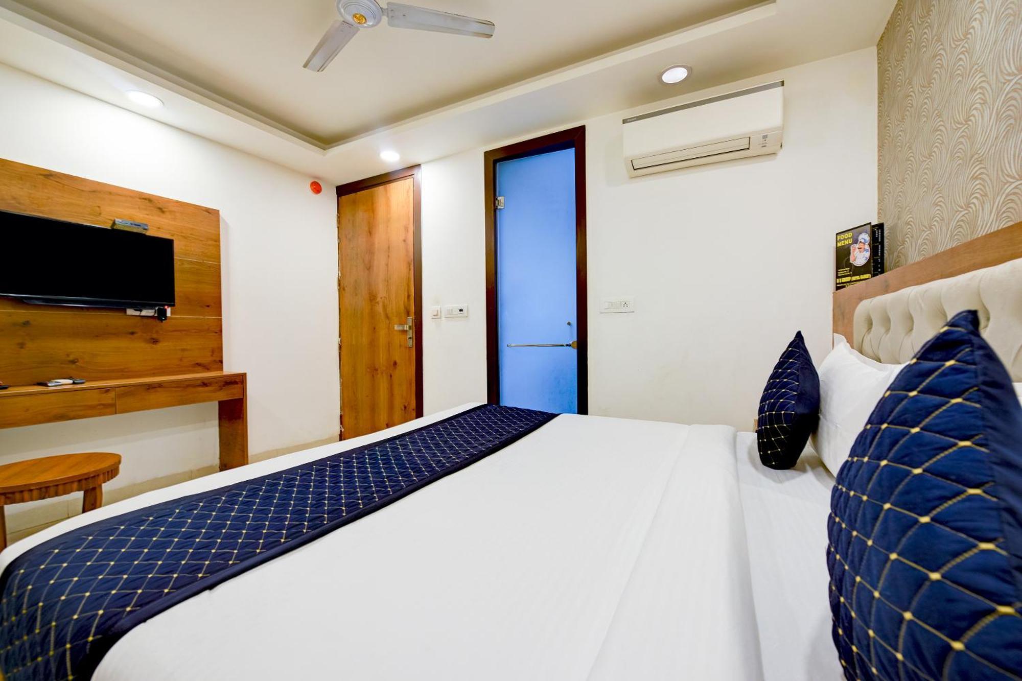Hotel Grand Qubic Near Delhi Airport 新德里 外观 照片