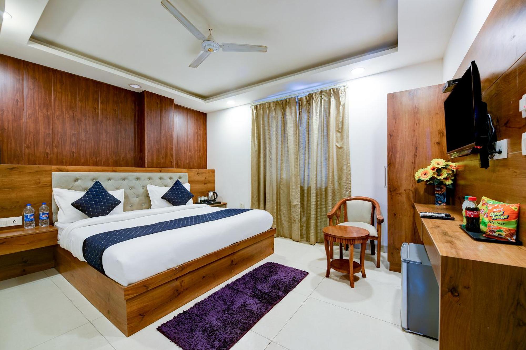 Hotel Grand Qubic Near Delhi Airport 新德里 外观 照片