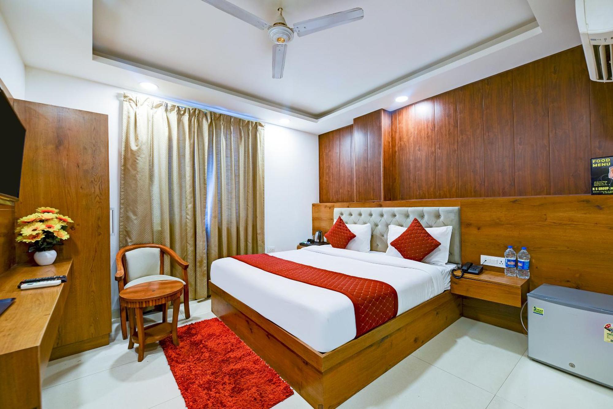 Hotel Grand Qubic Near Delhi Airport 新德里 外观 照片