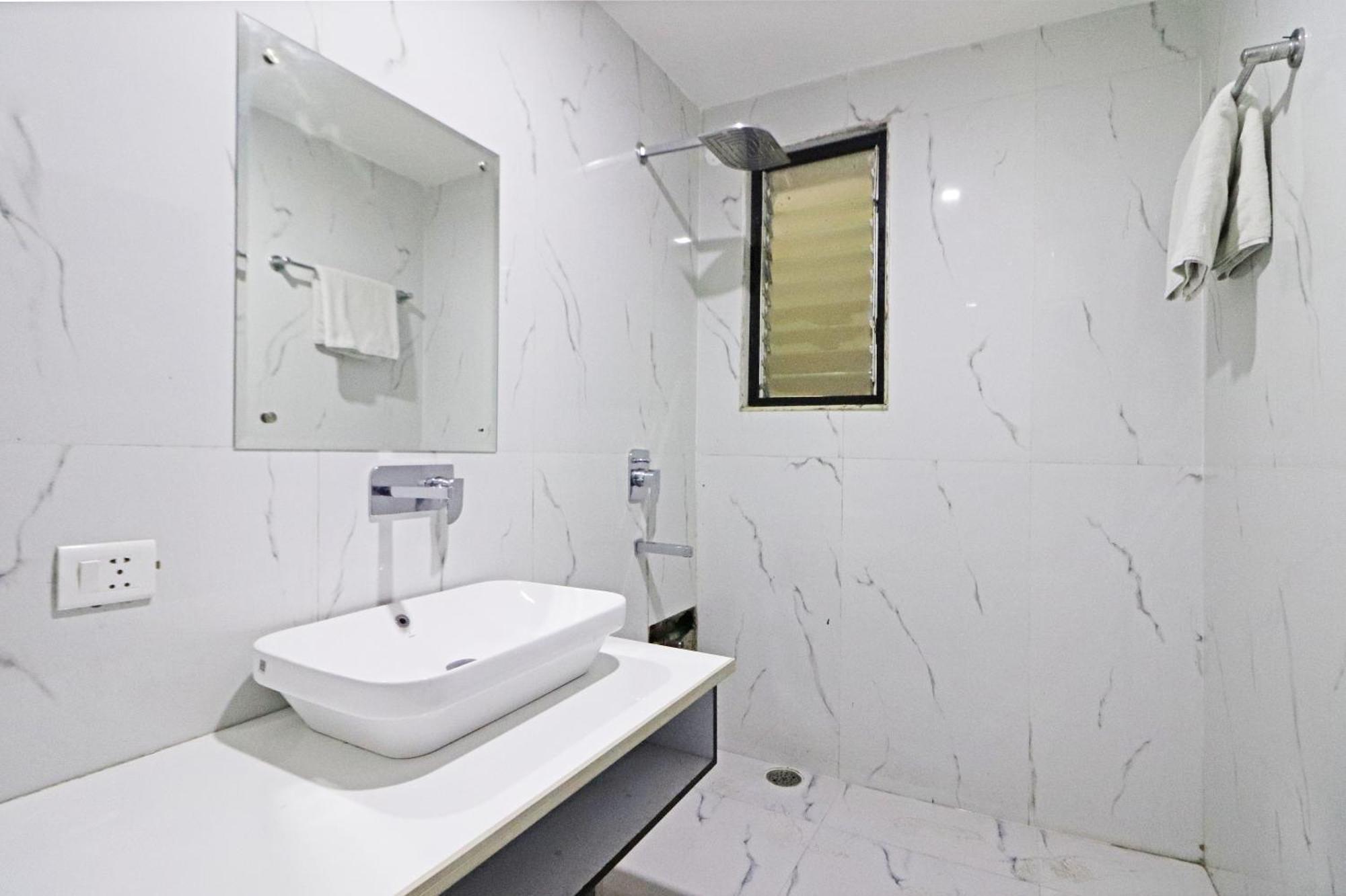 Hotel Grand Qubic Near Delhi Airport 新德里 外观 照片