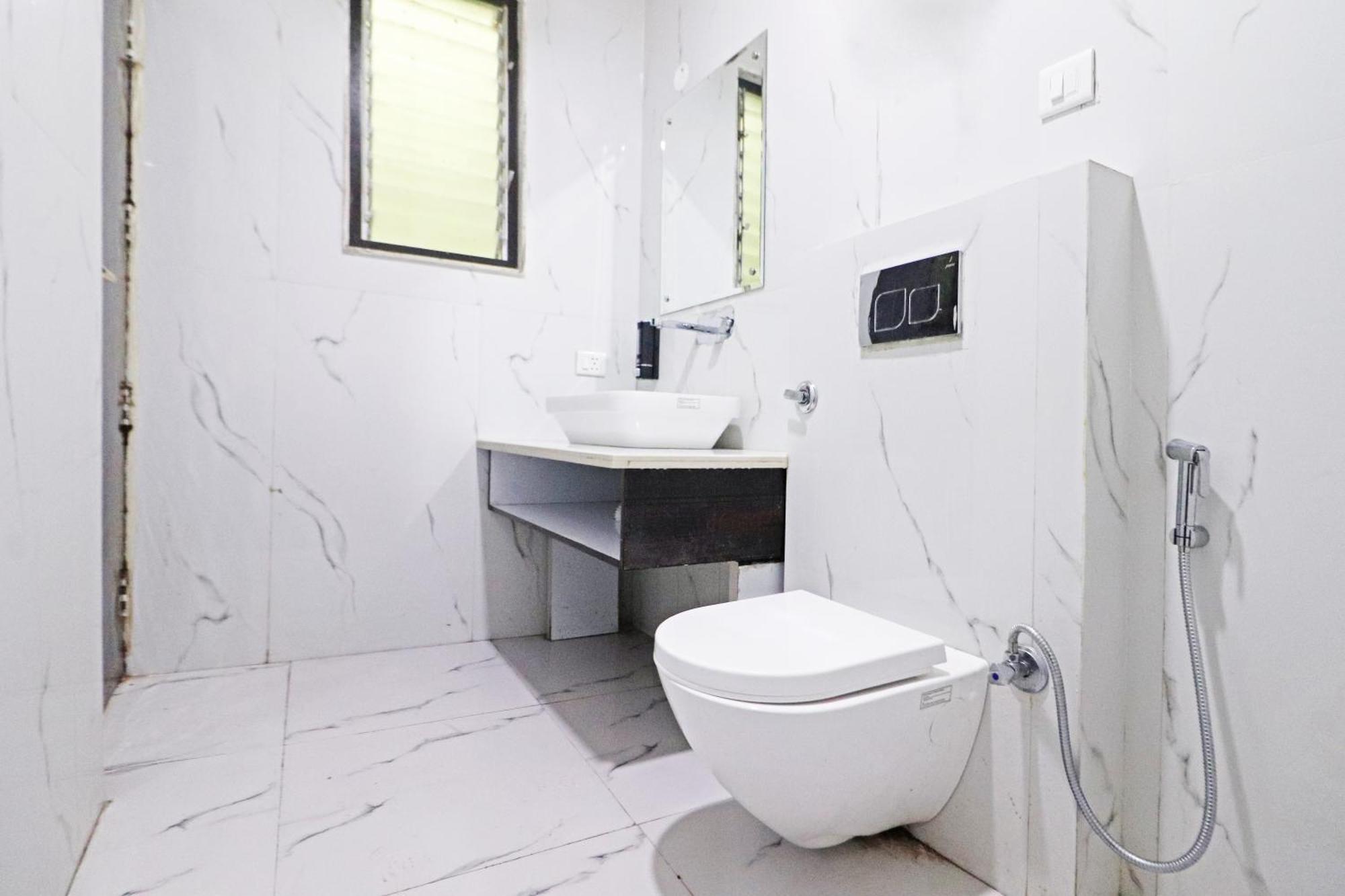 Hotel Grand Qubic Near Delhi Airport 新德里 外观 照片