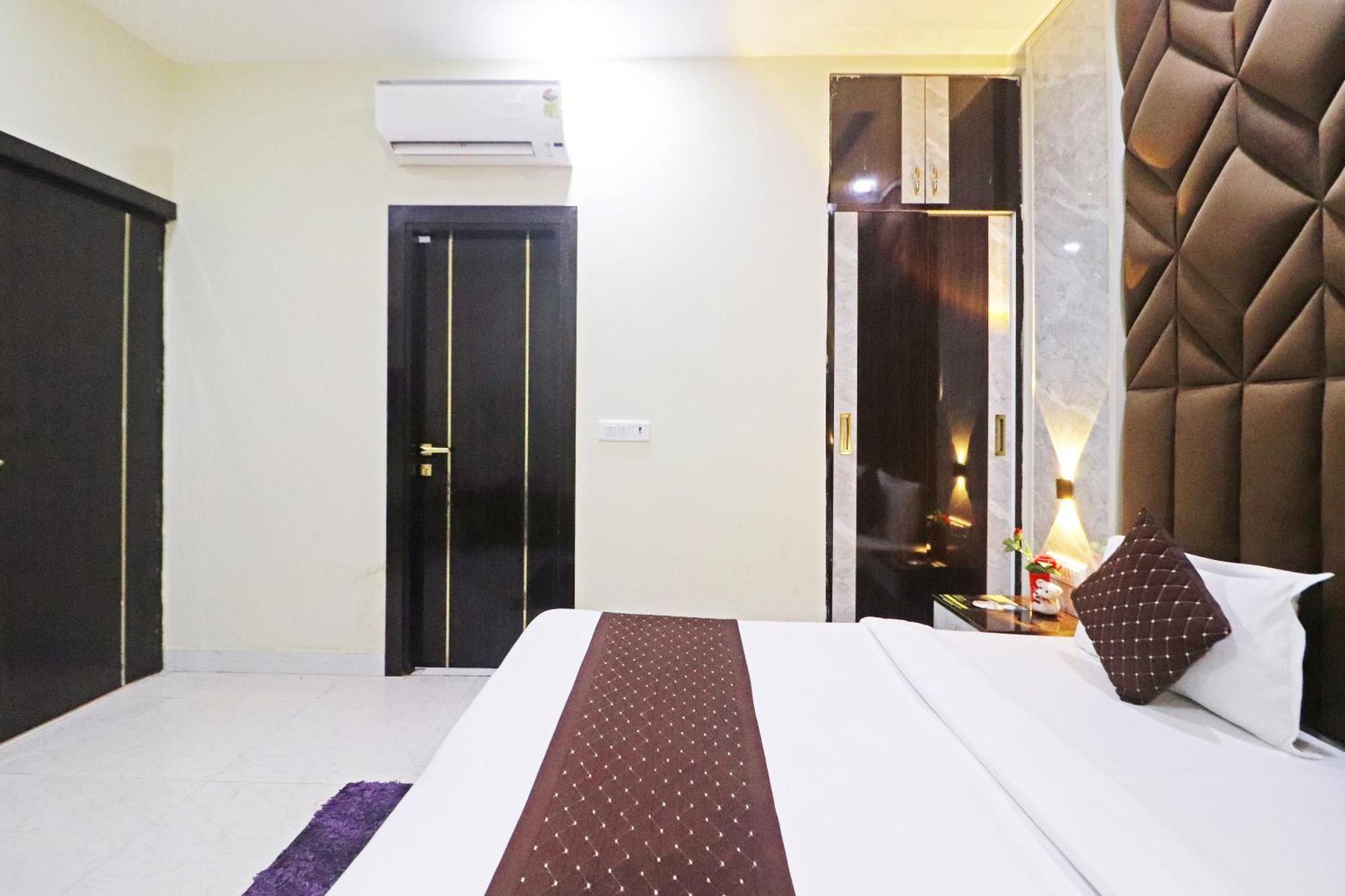 Hotel Grand Qubic Near Delhi Airport 新德里 外观 照片