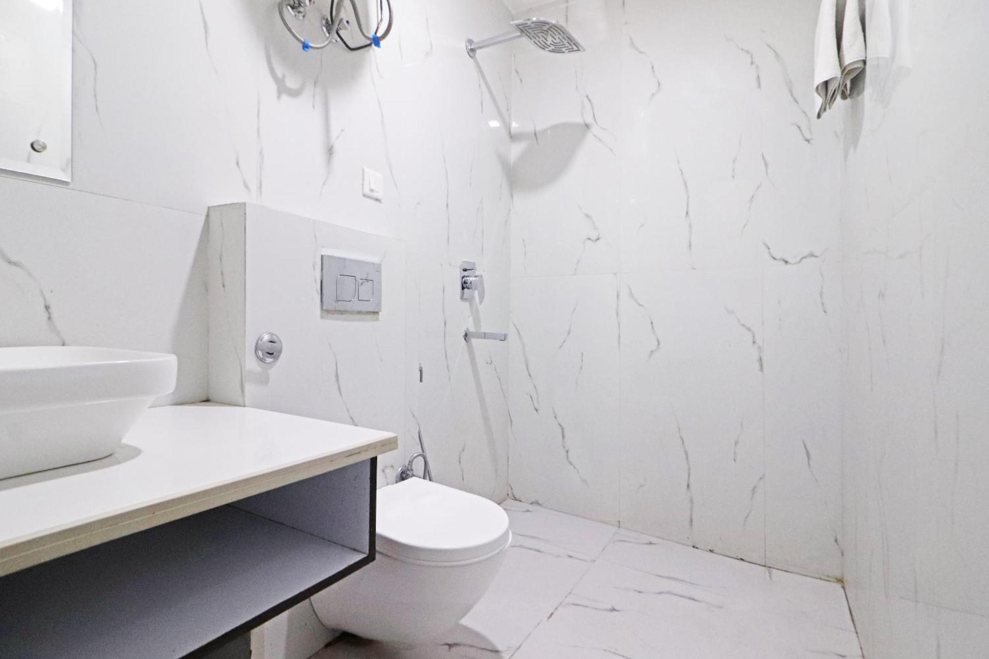 Hotel Grand Qubic Near Delhi Airport 新德里 外观 照片
