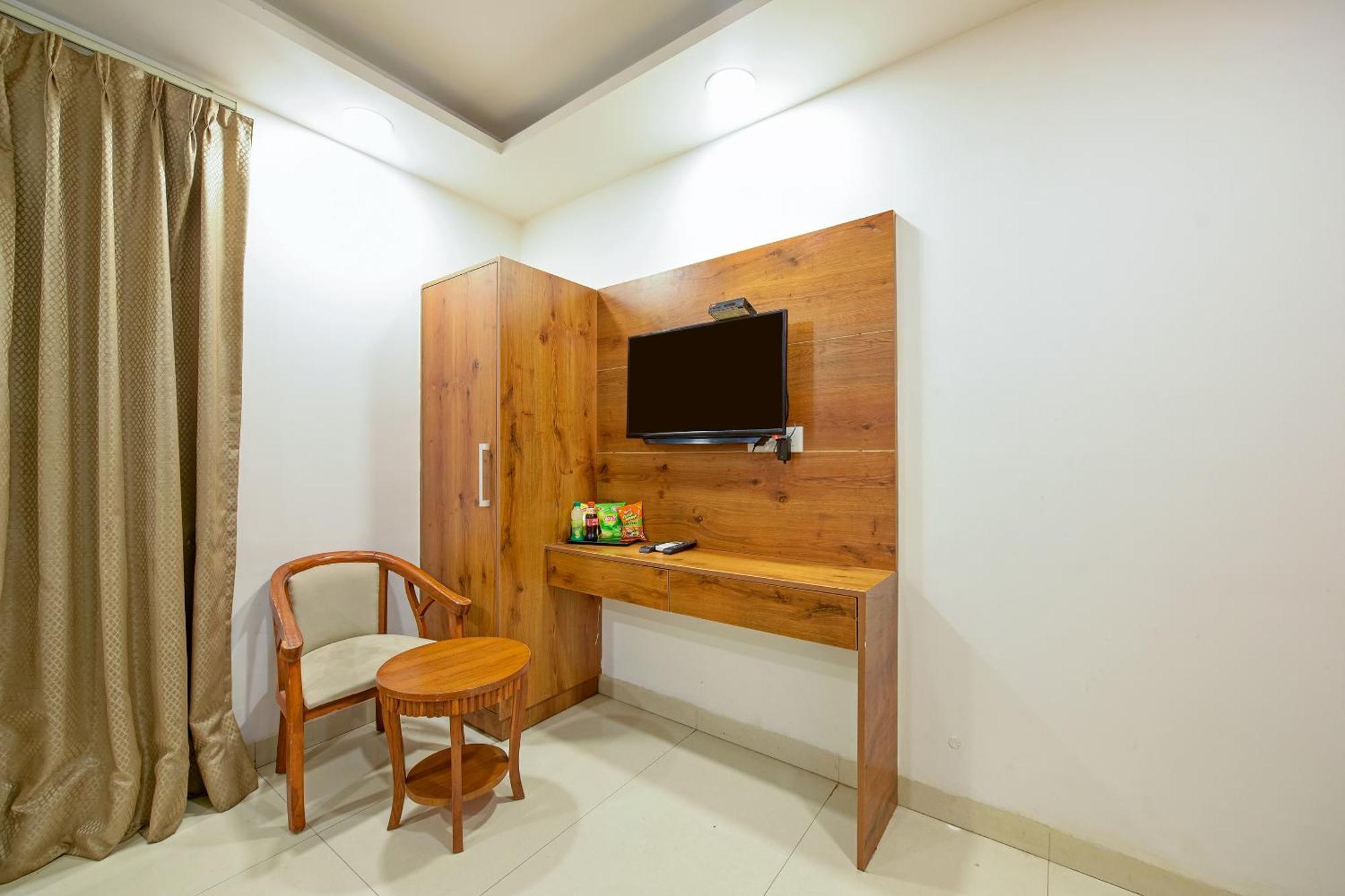 Hotel Grand Qubic Near Delhi Airport 新德里 外观 照片