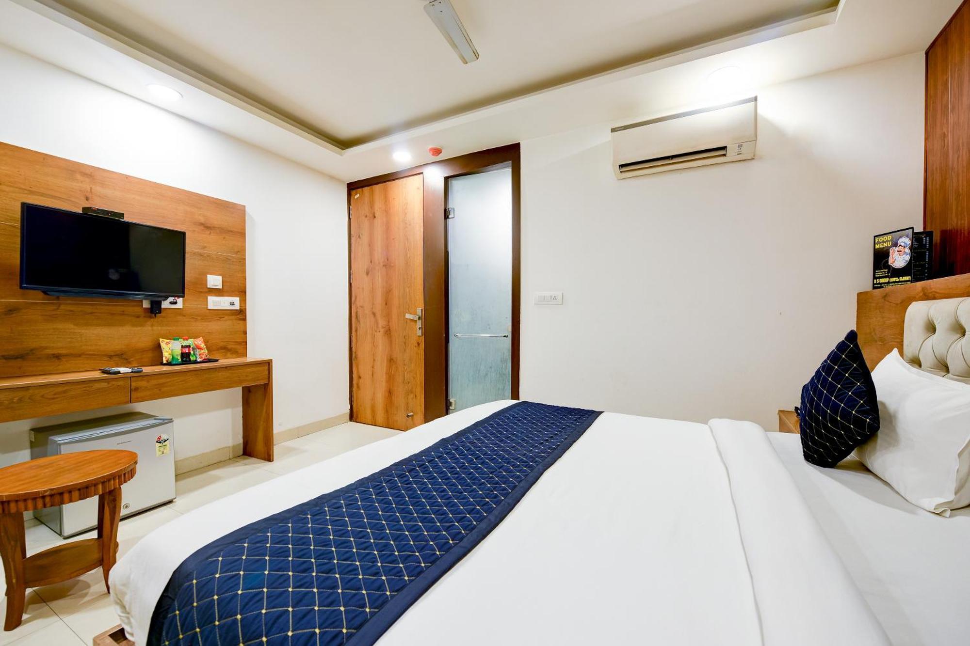 Hotel Grand Qubic Near Delhi Airport 新德里 外观 照片