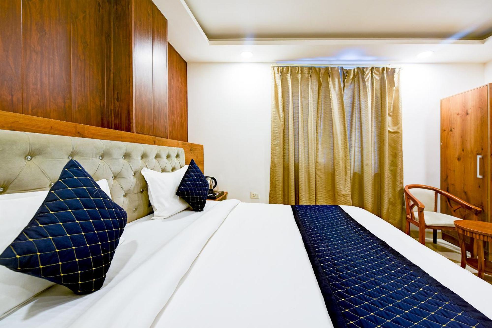 Hotel Grand Qubic Near Delhi Airport 新德里 外观 照片