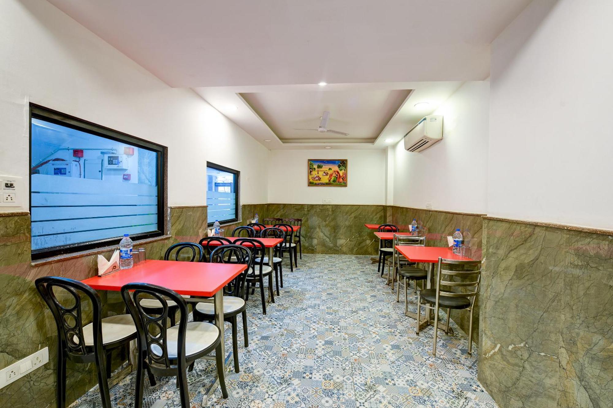 Hotel Grand Qubic Near Delhi Airport 新德里 外观 照片